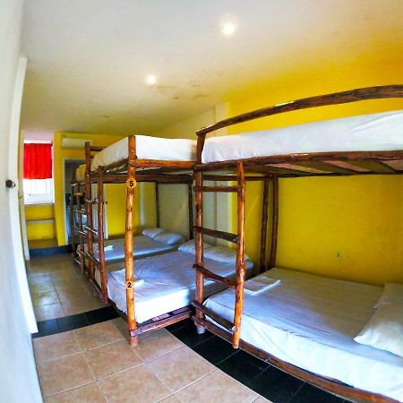Kiwi Suites Hostel Montanita Ngoại thất bức ảnh