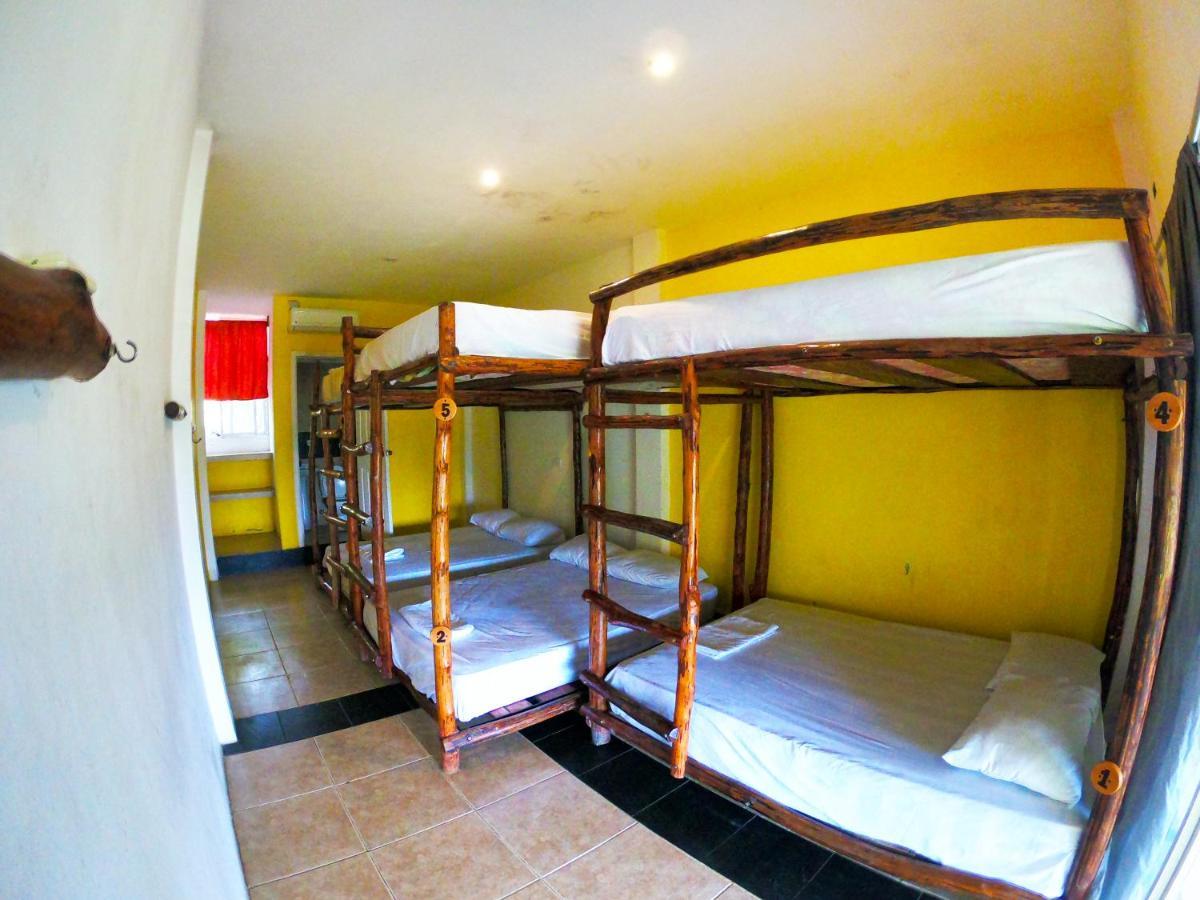 Kiwi Suites Hostel Montanita Ngoại thất bức ảnh