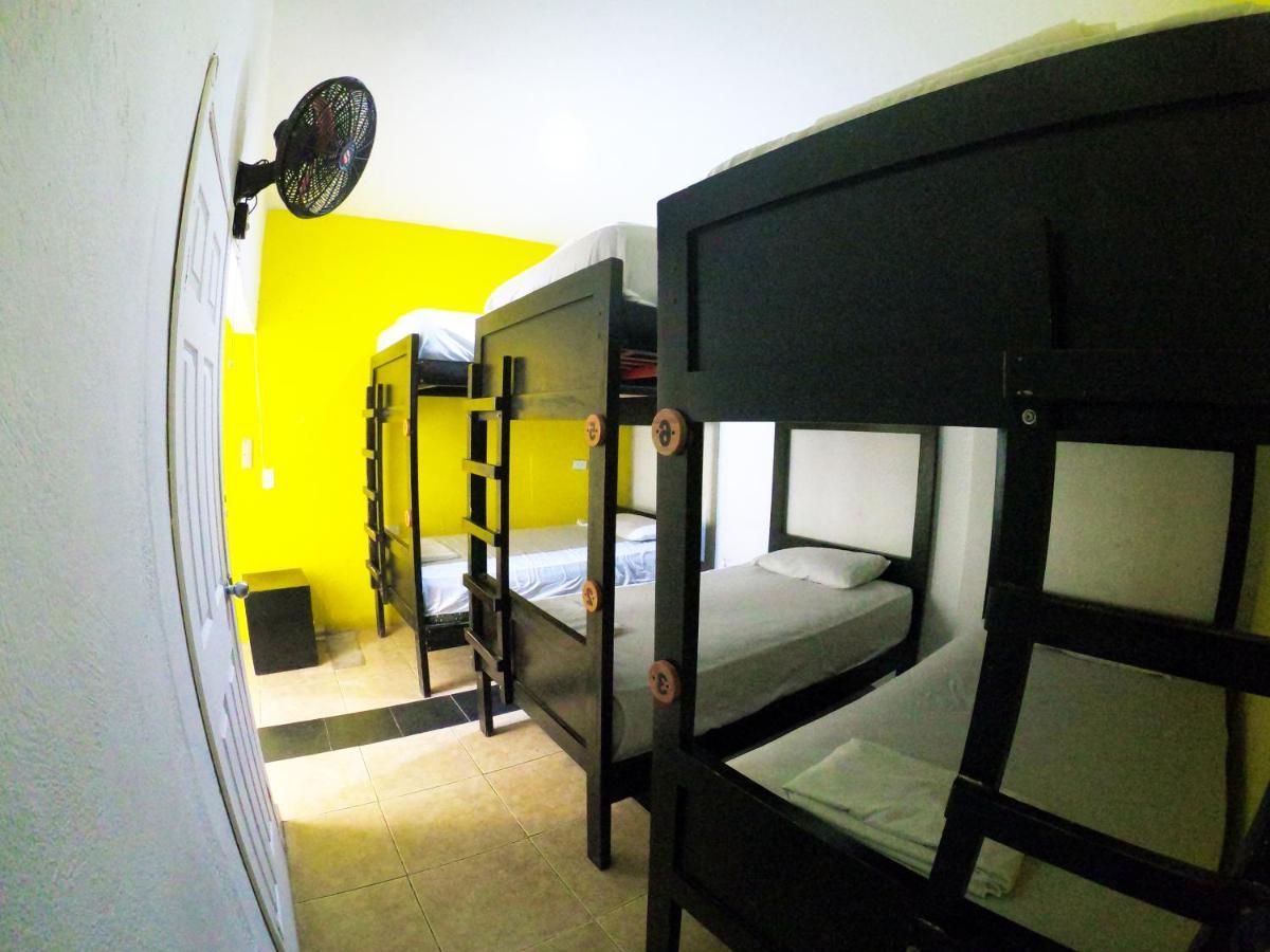 Kiwi Suites Hostel Montanita Ngoại thất bức ảnh