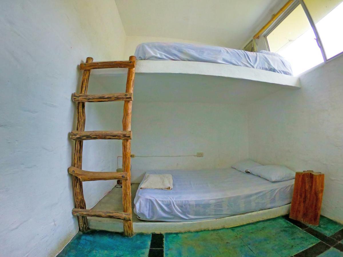 Kiwi Suites Hostel Montanita Ngoại thất bức ảnh