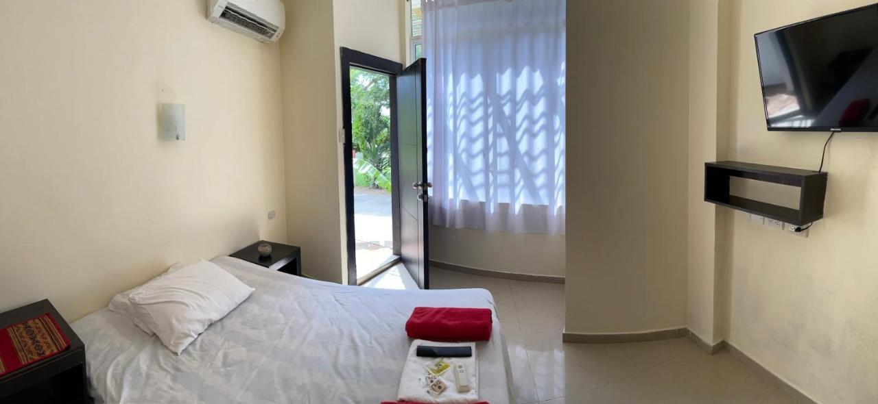 Kiwi Suites Hostel Montanita Ngoại thất bức ảnh