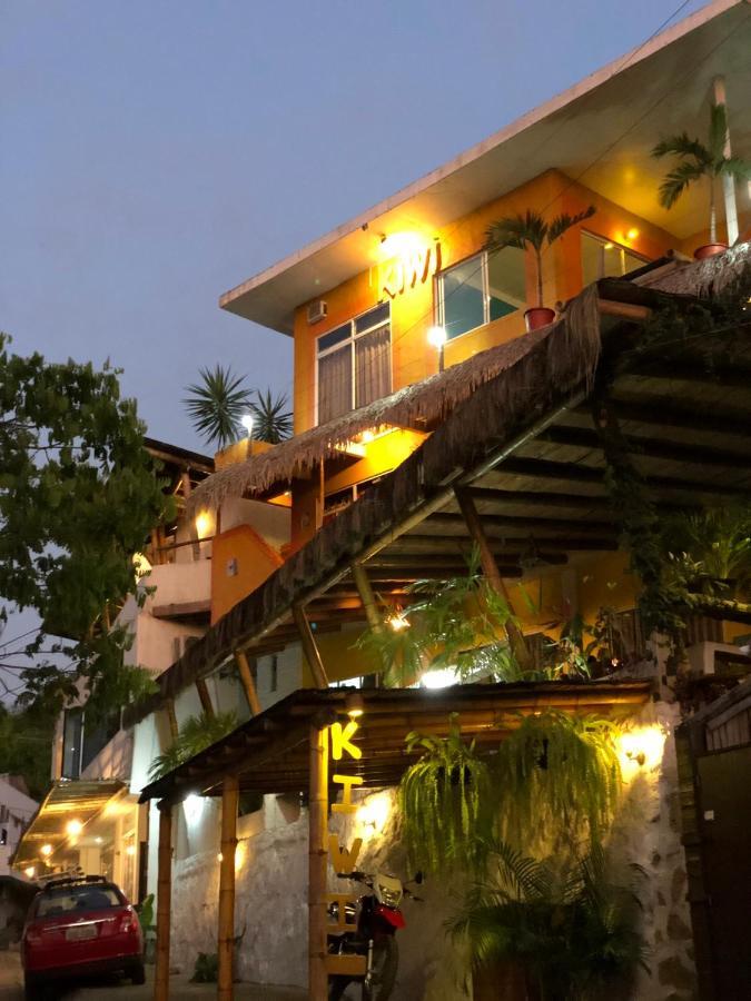 Kiwi Suites Hostel Montanita Ngoại thất bức ảnh