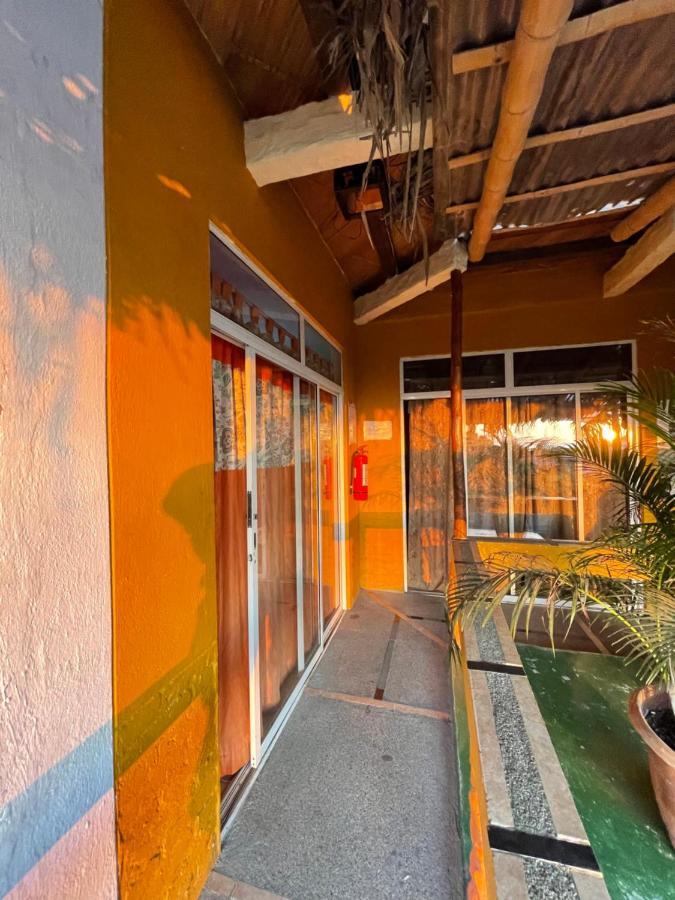 Kiwi Suites Hostel Montanita Ngoại thất bức ảnh